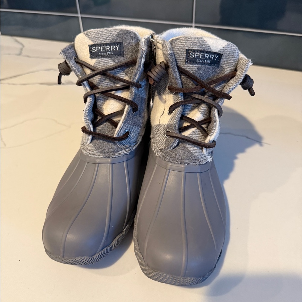 Sperry Women’s Gray and White Plaid Duck Boots size 7